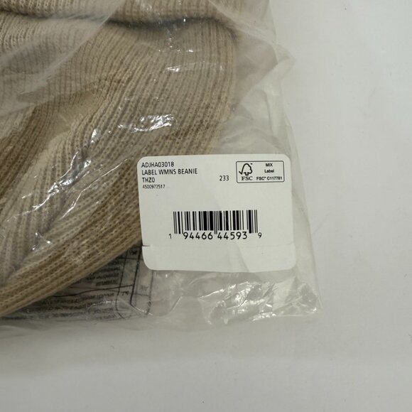 NWT DC Plaza Taupe Label Beanie - Picture 9 of 10